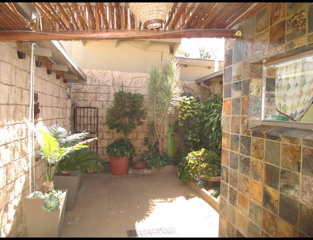 900M² BUSINESS FOR SALE IN SINOVILLE
